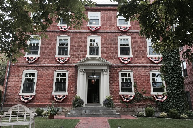 2.5-Hour Salem History & Sightseeing Guided Walking Tour - Kenneth’s guiding style and personal touches