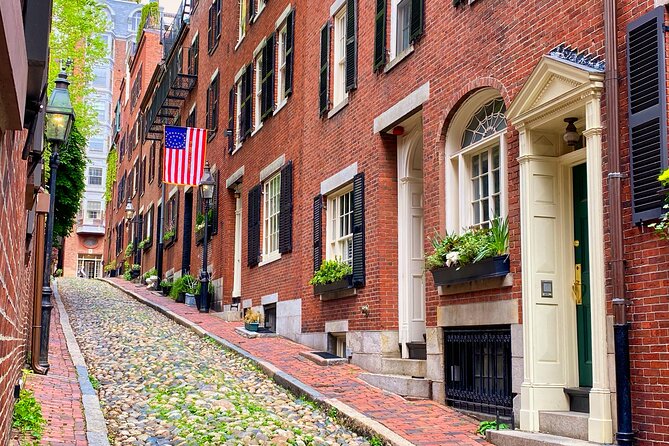 Beacon Hill + Back Bay History + Photo Walking Tour(SMALL Group) - Beacon Hill begins with brick, lamps, and front doors