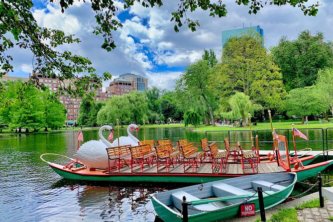 Beacon Hill + Back Bay History + Photo Walking Tour(SMALL Group) - The Public Garden changes the scenery