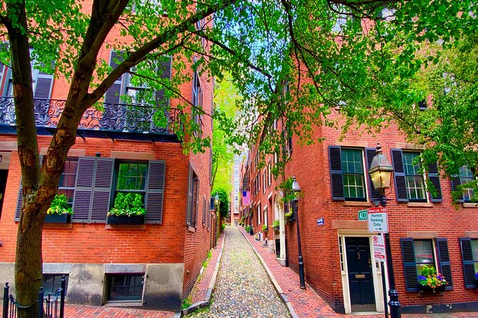 Beacon Hill + Back Bay History + Photo Walking Tour(SMALL Group) - Acorn Street earns its five-minute stop