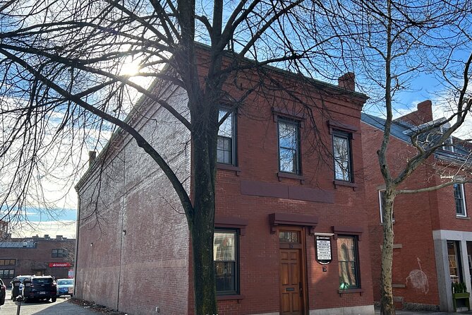 Best Historic Overview of Salem Walking Tour - The Merchant, Washington, and Amelia Earhart