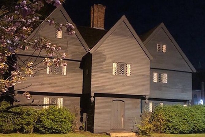 Best Hocus Pocus Movies & More Tour - The Witch House and Allison’s Home