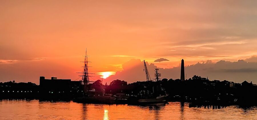 Boston: Boston Harbor Sunset Cruise - Meeting at Rowes Wharf without missing the boat