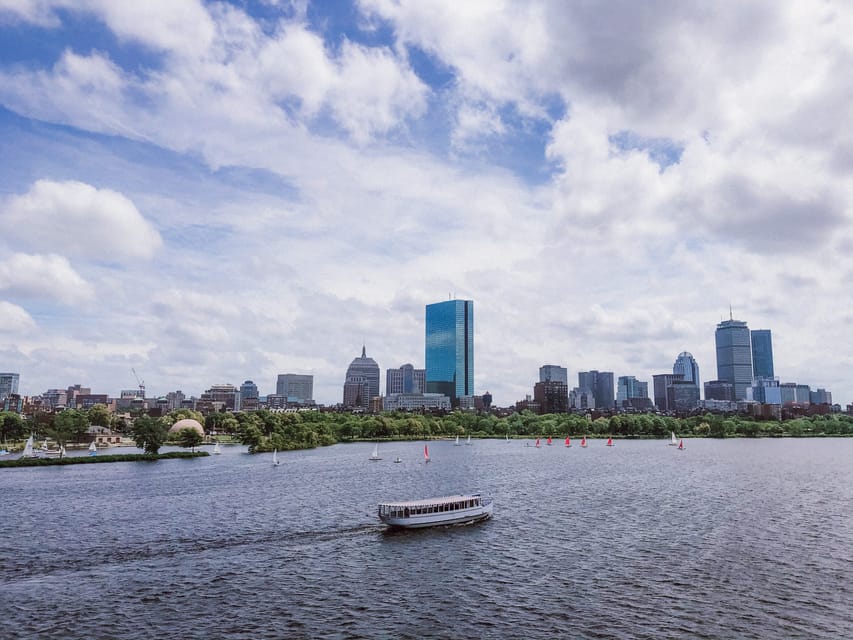 Boston: Charles River Sightseeing Cruise - Beacon Hill, the Esplanade, and Back Bay from the water