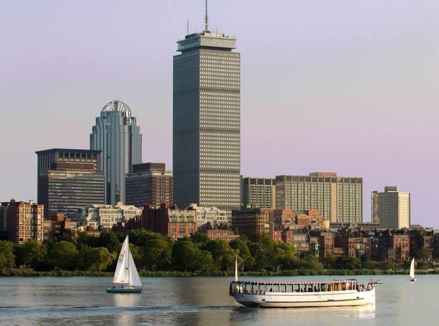 Boston: Charles River Sightseeing Cruise - MIT, Harvard, and Boston University along the Cambridge shore
