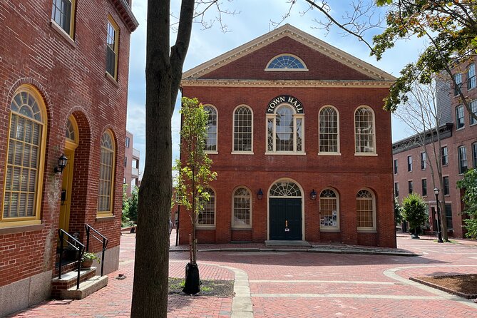 Boston Day Tour by Ferry: Salem Witch Trials Past to Present - Pop culture arrives at the Bewitched statue