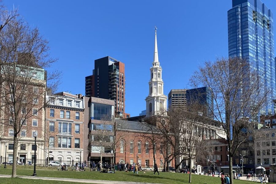 Boston: Freedom Trail Guided Walking Tour in French - The Old State House and the Boston Massacre site