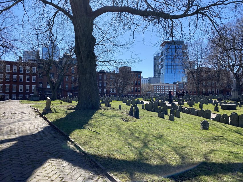 Boston: Freedom Trail Guided Walking Tour in French - North End streets and Paul Revere’s home