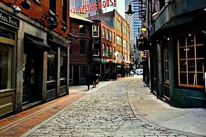 Boston Freedom Trail Walking Tour with Costumed Guide - The Old State House and the Boston Massacre