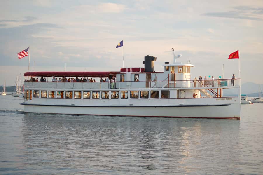 Boston Harbor: Fall Foliage Luncheon Cruise - Boarding at Rowes Wharf