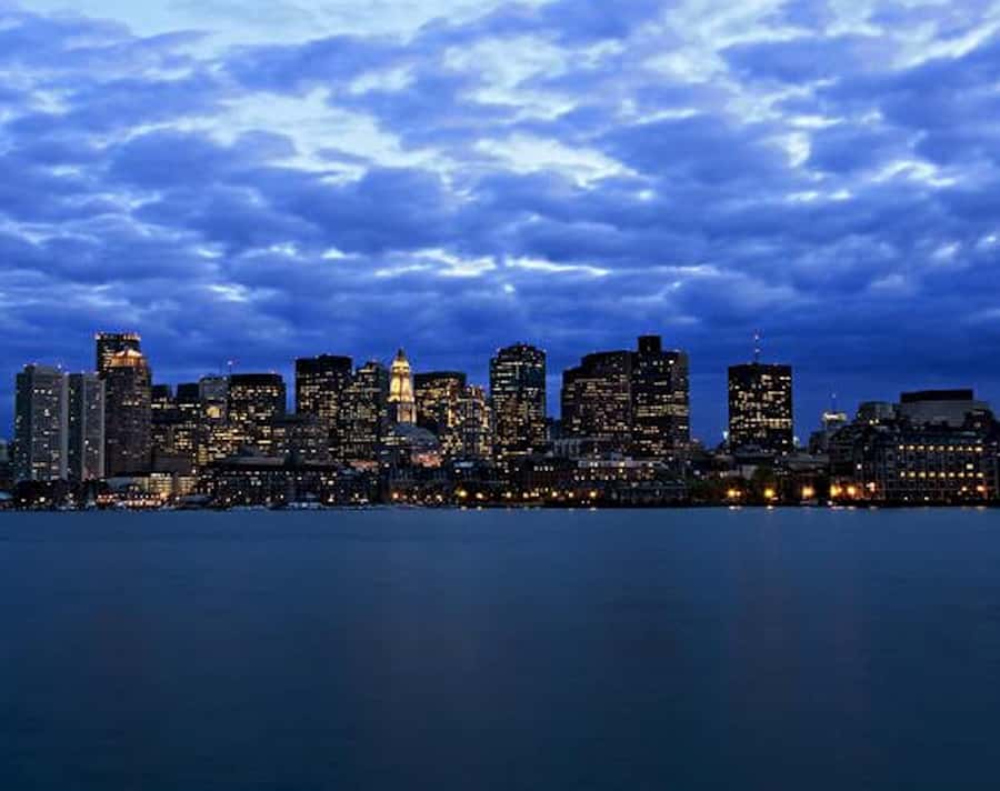 Boston Harbor: Full Moon Cruise with Champagne Option - What This Boston Harbor Cruise Really Offers