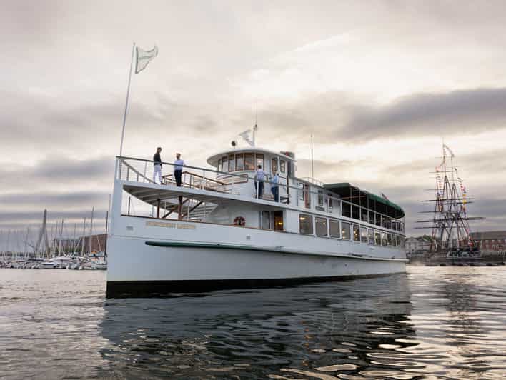 Boston Harbor: Winter Holiday Weekend Brunch Cruise - How the brunch works