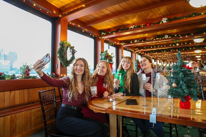 Boston Holiday Cocoa Cruise - Choosing the best departure time