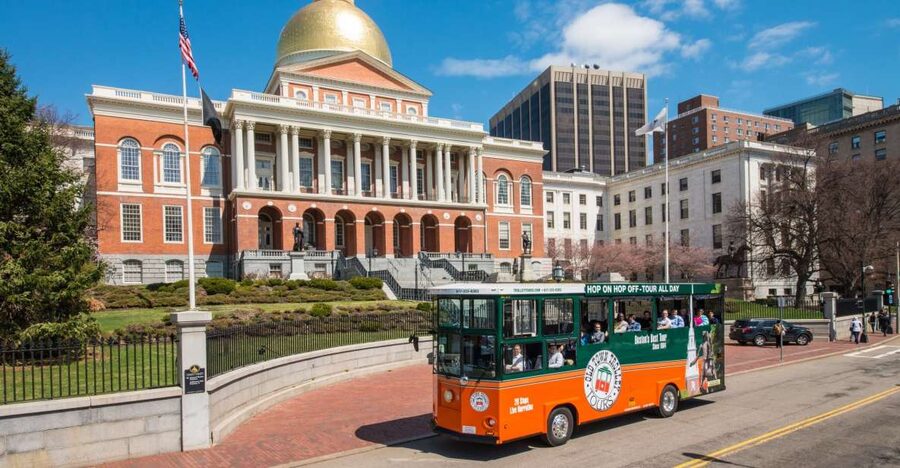 Boston: Hop-on Hop-off Old Town Trolley Tour - Green Loop stop 1: Aquarium and Faneuil Hall