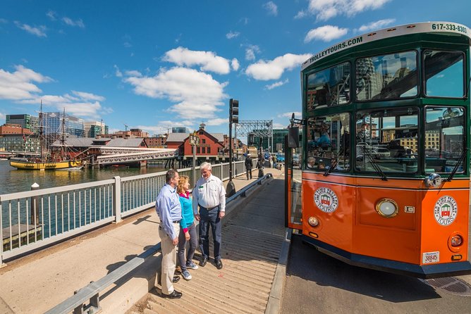 Boston Hop-On Hop-Off Trolley Tour with 13 Stops - Stop 6: Cheers, Boston Common, and the Public Garden