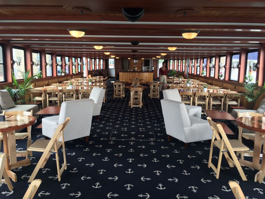 Boston: New England Harbor Cruise - Historic ships and Bunker Hill Monument