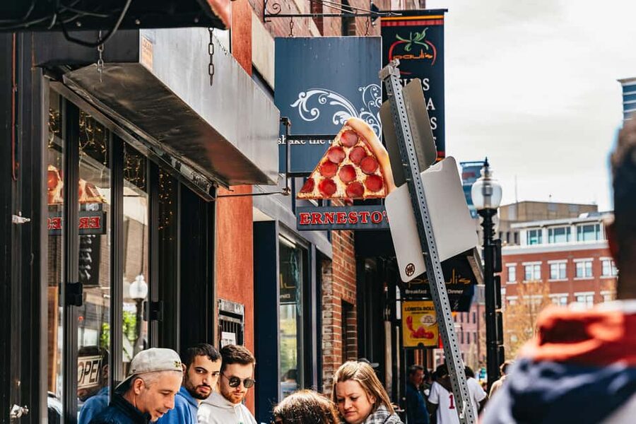 Boston: North End Pizza Walking Tour with 3 Slices & Cannoli - Ending with a North End cannoli