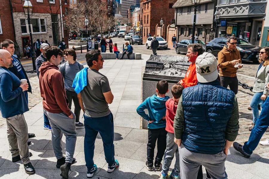 Boston: North End Pizza Walking Tour with 3 Slices & Cannoli - The guide can make or break the afternoon