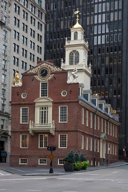 Boston: North End Walking Tour with Private Harbor Cruise - Tea, Ships, Forts, and the Airport View