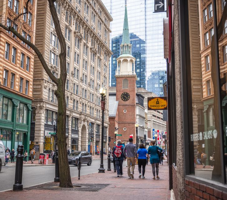Boston: Seafood, History & Highlights Day Tour - Finishing in the Boston Public Garden