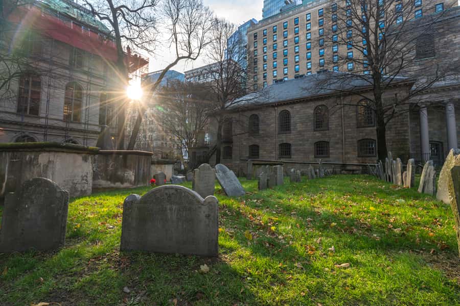 Boston: The Ghosts of Boston Tour - Guides who keep the walk lively