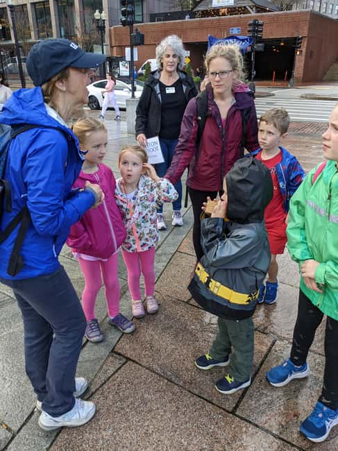 Boston Walking Tour for Children - Following Boston’s original coastline