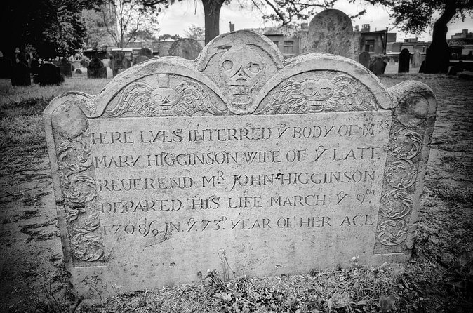 Cemetery and Witchcraft Trials Tour - Timing, meeting point, and the shape of the walk