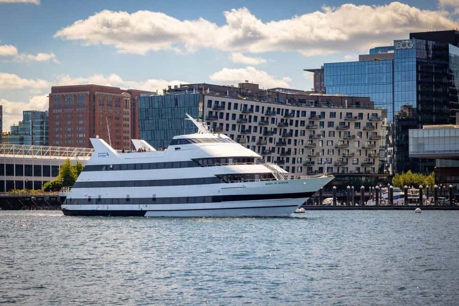 City Cruises Boston: Harbor Buffet Lunch or Dinner Cruise - Lunch or dinner: choosing the right sailing