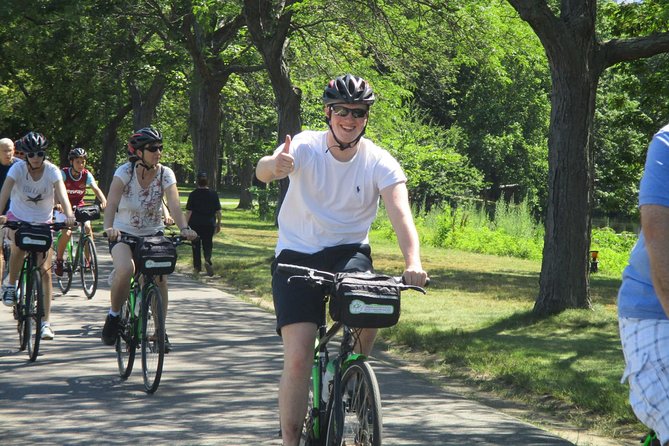 Comfort Hybrid Boston City Bike Rental - Thirty minutes along the Charles River to Fenway Park