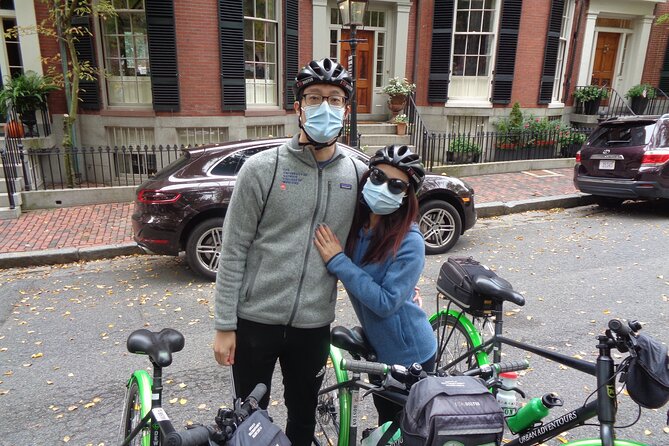 Comfort Hybrid Boston City Bike Rental - Traffic, construction, and riding comfort