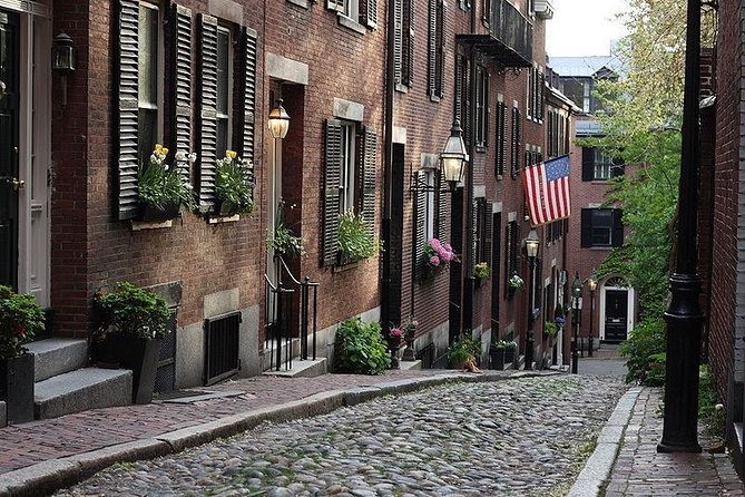 Downtown Freedom Trail, Beacon Hill & Back Bay Walking Tour - Beacon Hill, gas lamps, and the Boston aristocracy