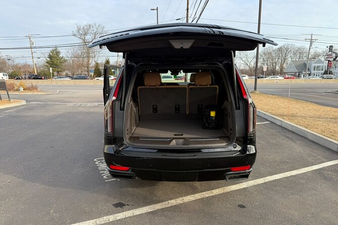 First Class Private Airport Transfer from Boston Logan - Finding the chauffeur at each Logan terminal