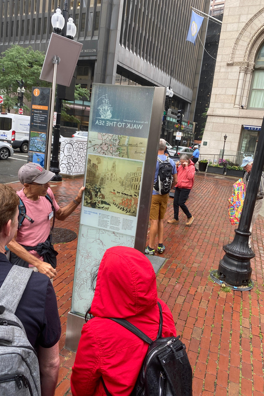 Freedom Trail: Private 1 Hour Walking Tour - The Old State House and the pressure of public events
