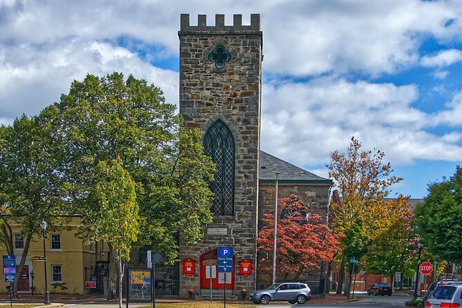 Hauntings, History and Legends Tour in Salem - Federal Street and the burial grounds