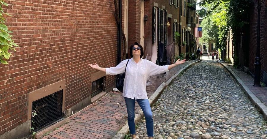 Old Boston: Beacon Hill & Back Bay Walking Tour in French - Newbury Street, from grand homes to stylish shops
