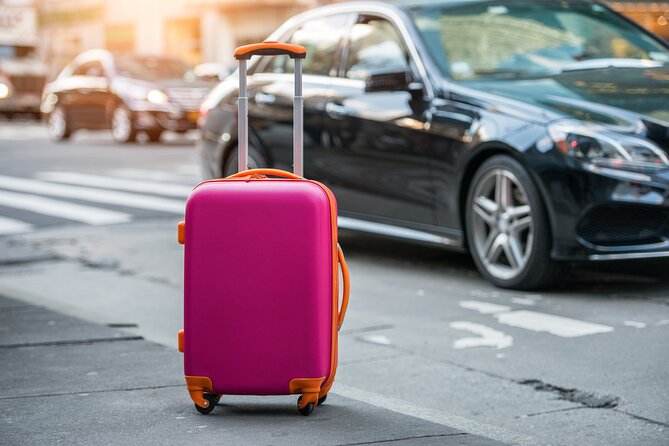 Private Transfer in Boston (BOS) Airport/Home/Hotel/Work - Meeting your chauffeur at the curb
