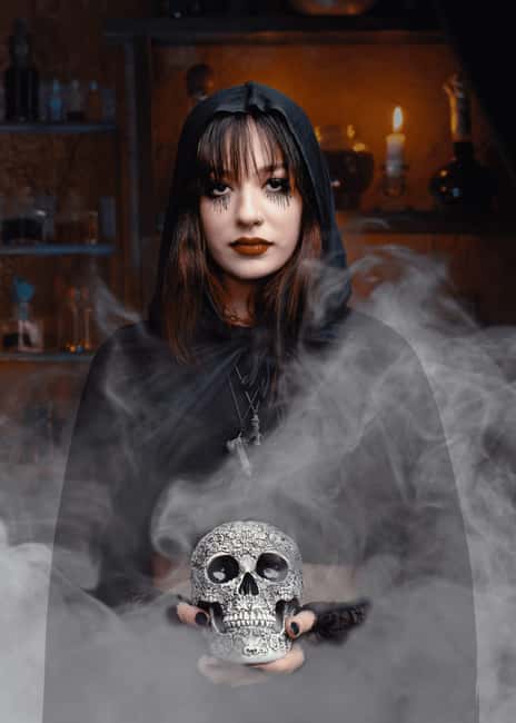Salem Ghost Tours: Witches & Wicked Whispers - Salem’s ghosts begin with its very real past