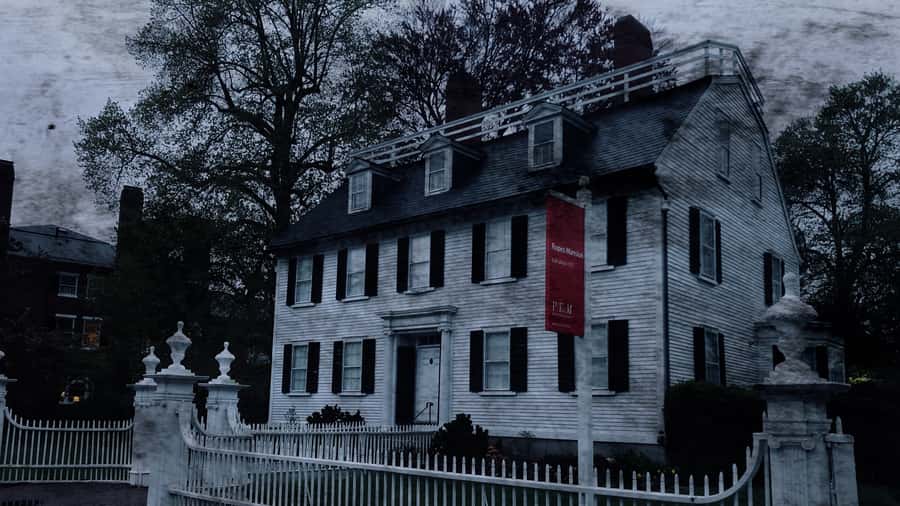 Salem: Haunted Footsteps Ghost Tour - Meeting at the Custom House Building