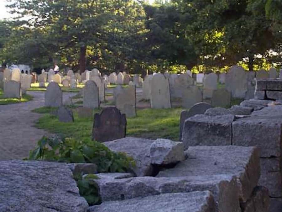 Salem: Hocus Pocus Movies and More Tour - Following Hocus Pocus through real Salem
