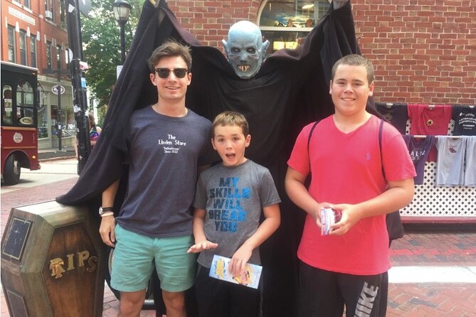 Salem Kids Walking History Tour - Meeting the Bewitched statue of Elizabeth Montgomery