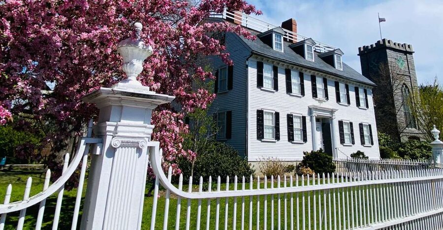 Salem, MA: History and Hauntings Guided Walking Tour - Essex Street and the Bewitched statue