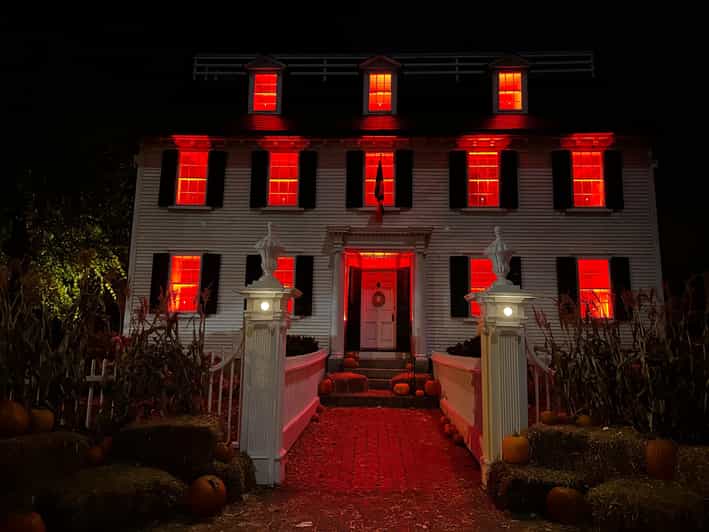 Salem, MA: Hocus Pocus Movie Guided Walking Tour - Old Town Hall and the first movie sights