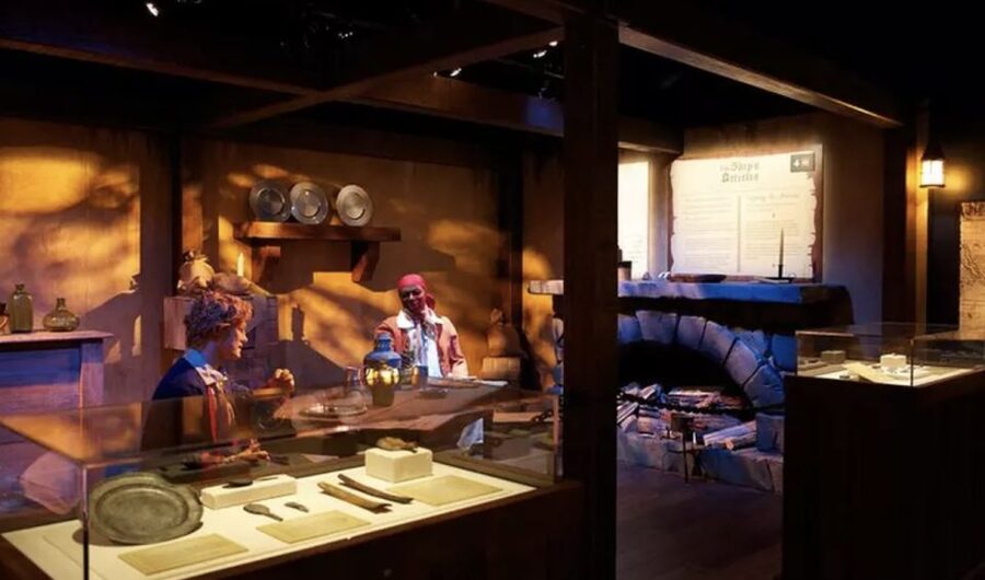 Salem: Pirate Museum with Authentic Treasures Entry Ticket - Starting the visit with film and story
