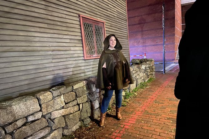 Salem's Spooky Spectres Walking Ghost Tour - Salem’s haunted center in 90 minutes