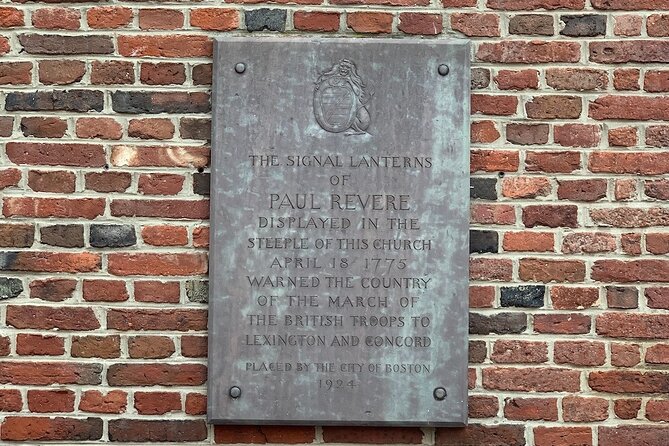 Self-Guided Audio Tour of Boston North End - Two lanterns and the stories beneath the steeple