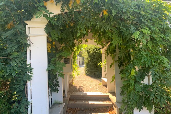Self-Guided Smartphone Ghost Walking Tour in Salem - Why the $7.75 price works