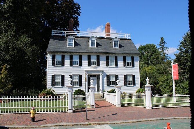 Small Group Day Trip to Salem and Hammond Castle from Boston - From Houdini to Bewitched and Hocus Pocus