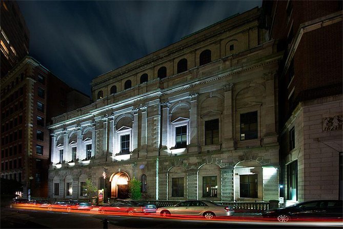 Underground Boston Ghost Tours: Gravestones & Gunpowder - Boston Common after dark