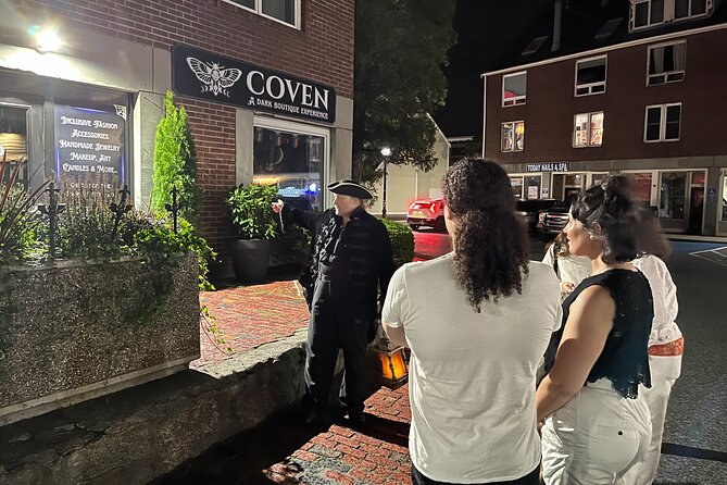 Vampire Ghost Adventures and Haunted Objects Walking Tour - Who will enjoy this Salem ghost walk
